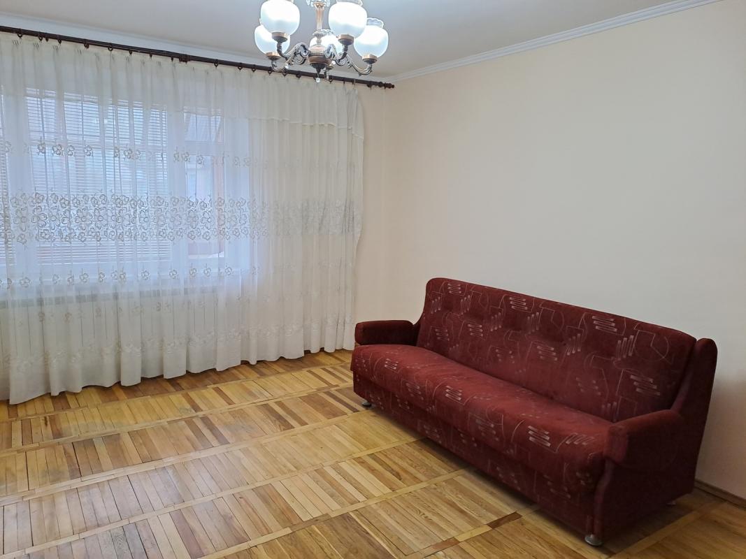 Продаж 4 кімнатної квартири 98 кв. м, Карпенка вул. 15