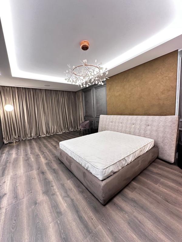 Long term rent 3 bedroom-(s) apartment Yevhena Konovaltsia Street (Schorsa Street) 26А