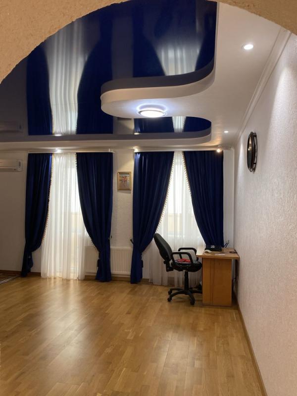 Продаж 3 кімнатної квартири 122 кв. м, Героїв Харкова просп. 131в