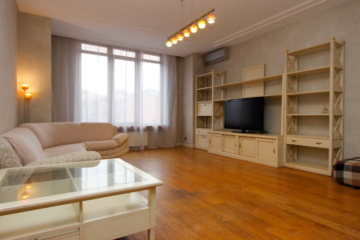Долгосрочная аренда 2 комнатной квартиры Жилянская ул. 59