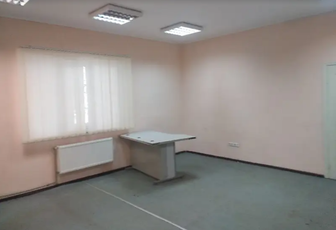 Sale commercial property 1800 sq. m., Brodivska Street 13