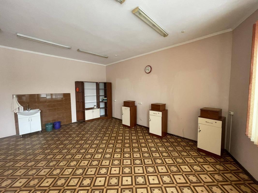 Sale commercial property 795 sq. m., Lesia Kurbasa Street 7