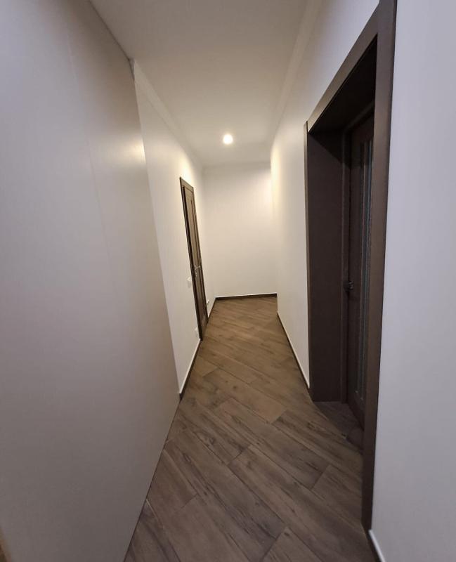 Long term rent 3 bedroom-(s) apartment Yuriia Illienka Street (Melnykova Street) 51б