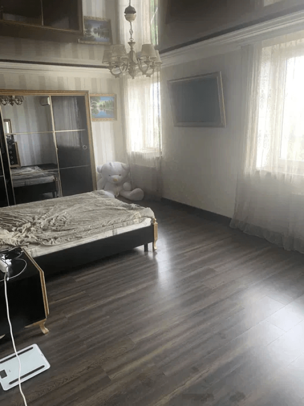 Продаж 2 кімнатної квартири 120 кв. м, Героїв Харкова просп. 130