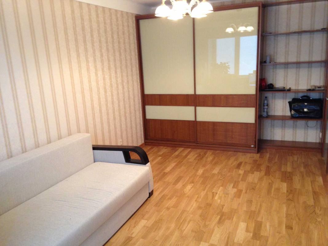 Long term rent 2 bedroom-(s) apartment Yevhena Konovaltsia Street (Schorsa Street) 35