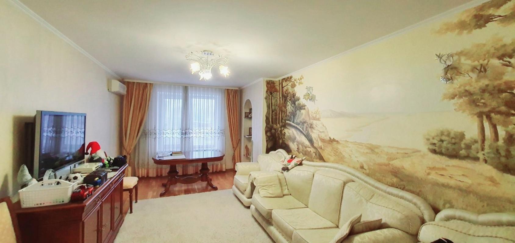 Продаж 3 кімнатної квартири 107 кв. м, Анни Ахматової вул. 16б