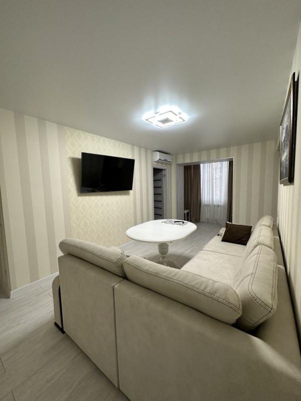 Long term rent 3 bedroom-(s) apartment Yuriia Haharina Avenue 175