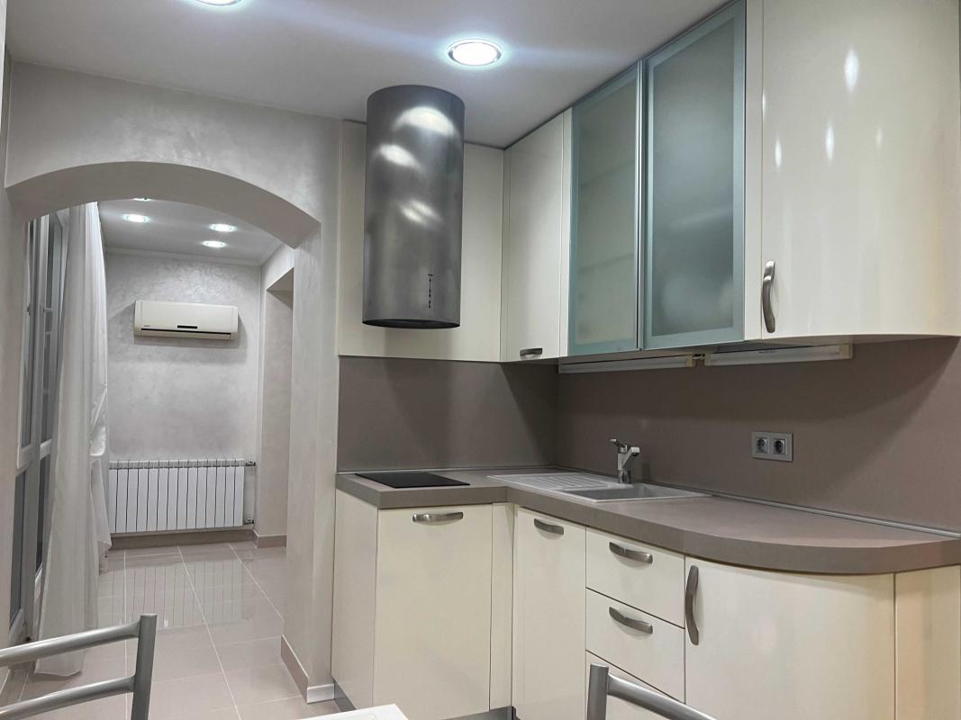 Sale 1 bedroom-(s) apartment 41 sq. m., Sribnokilska Street 4