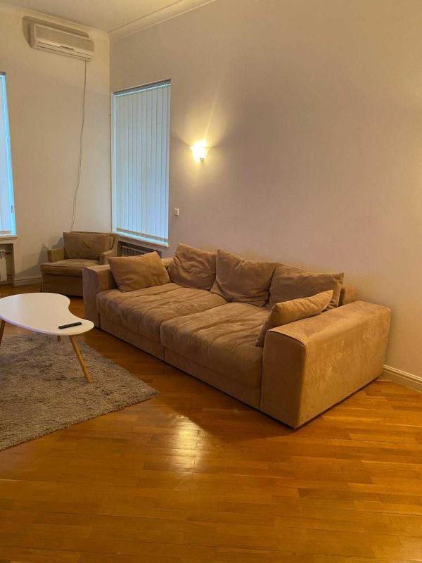 Long term rent 3 bedroom-(s) apartment Liuteranska Street 6б