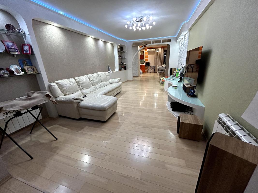 Sale 3 bedroom-(s) apartment 133 sq. m., Myroslava Mysly Street (Tsilynohradska Street) 48в