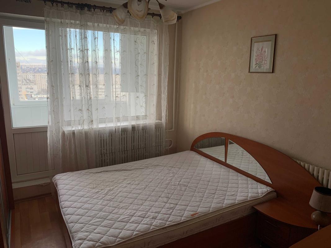 Продажа 4 комнатной квартиры 90 кв. м, Героев Труда ул. 12