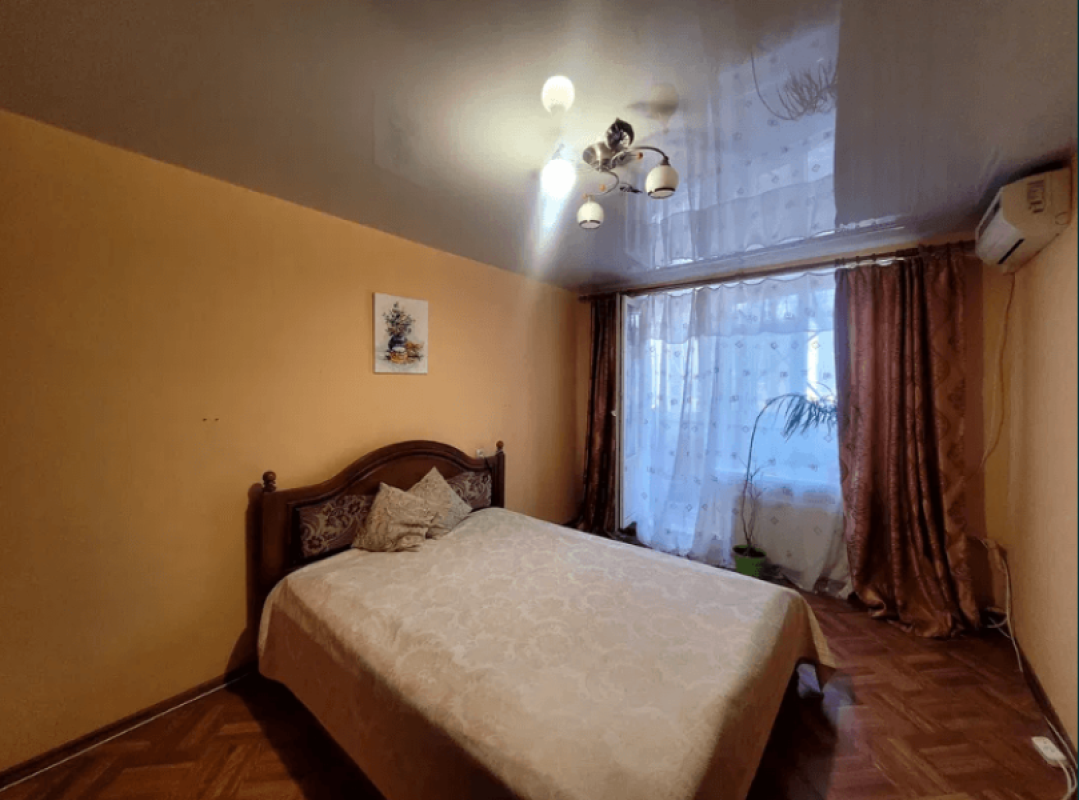 Продаж 3 кімнатної квартири 65 кв. м, Холодногірська вул. (Єлізарова) 4