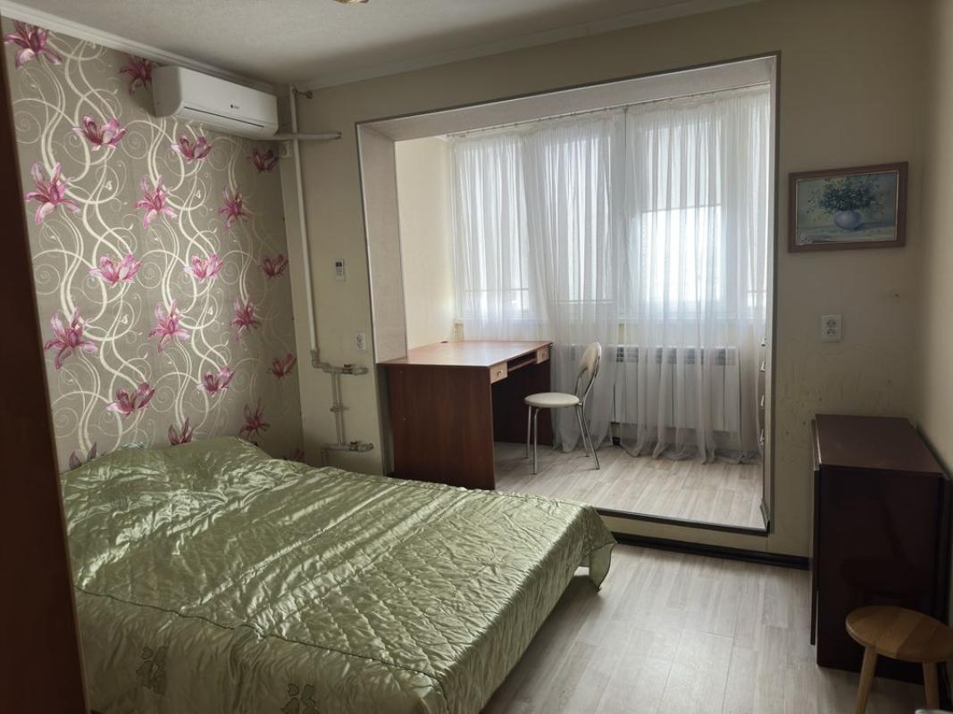 Long term rent 4 bedroom-(s) apartment Valentynivska street 17