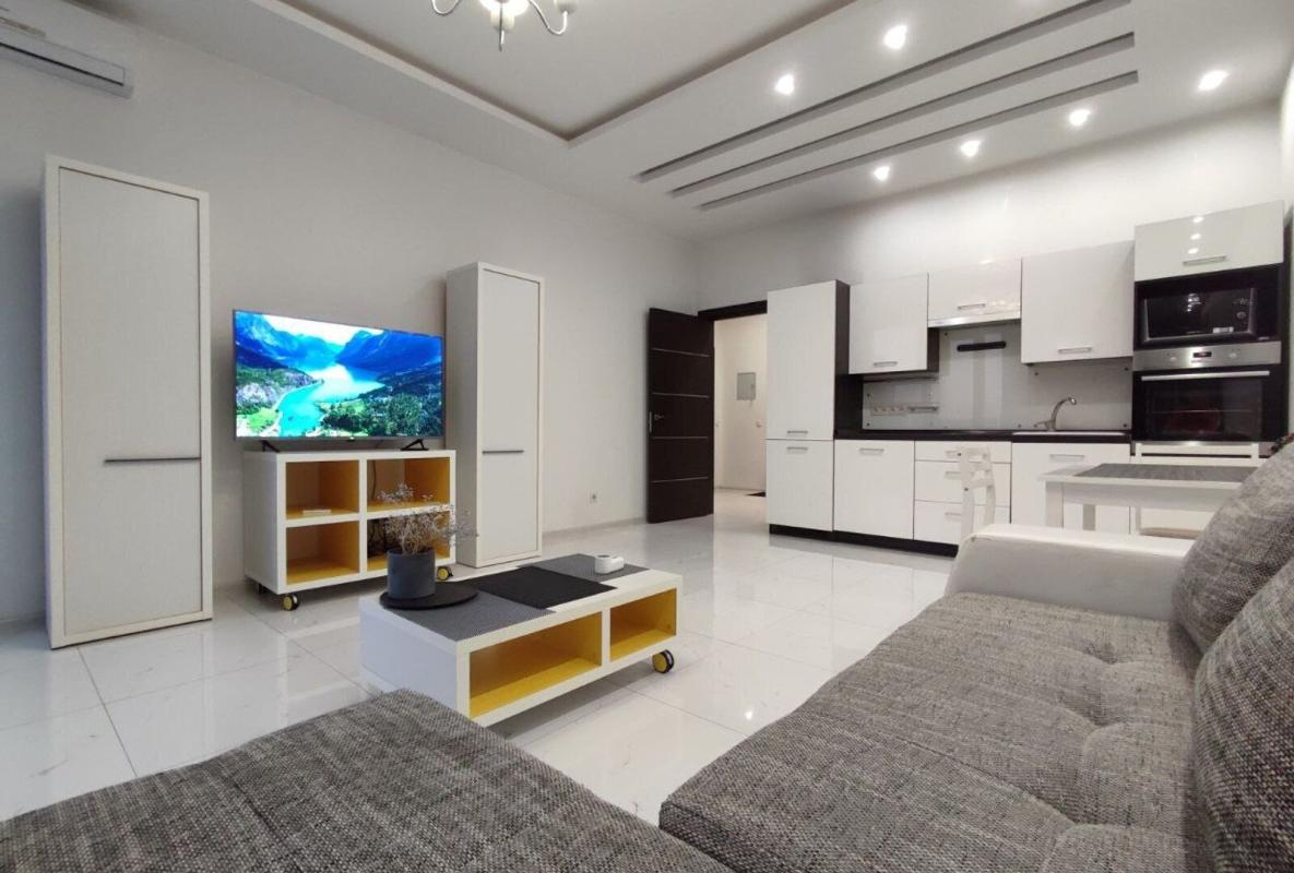 Long term rent 1 bedroom-(s) apartment Dniprovska Embarkment 14б