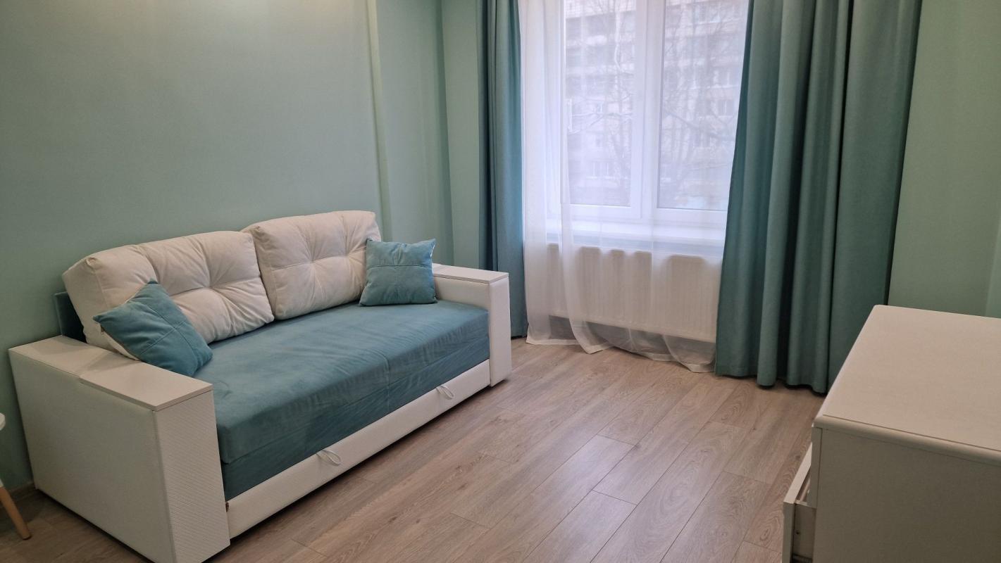Long term rent 3 bedroom-(s) apartment Petra Bolbochana Street (Komandarma Kamenieva Street) 4а