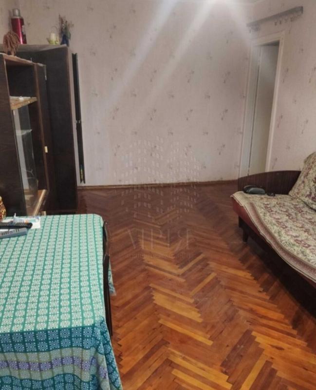 Продаж 2 кімнатної квартири 43 кв. м, Героїв Праці вул. 33а