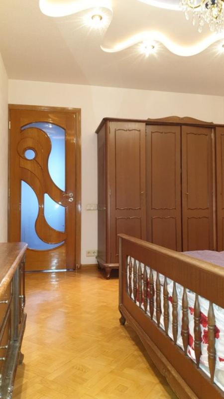 Long term rent 3 bedroom-(s) apartment Tarasivska Street 17