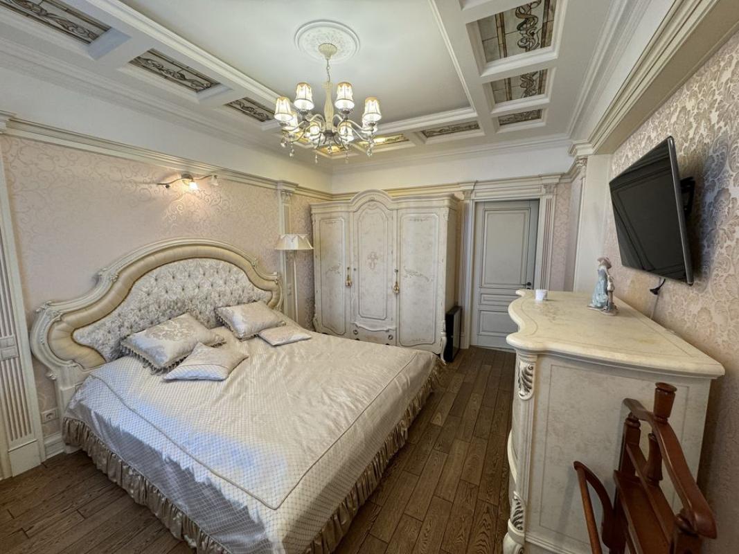 Sale 3 bedroom-(s) apartment 112 sq. m., Dniprovska Embarkment 14а