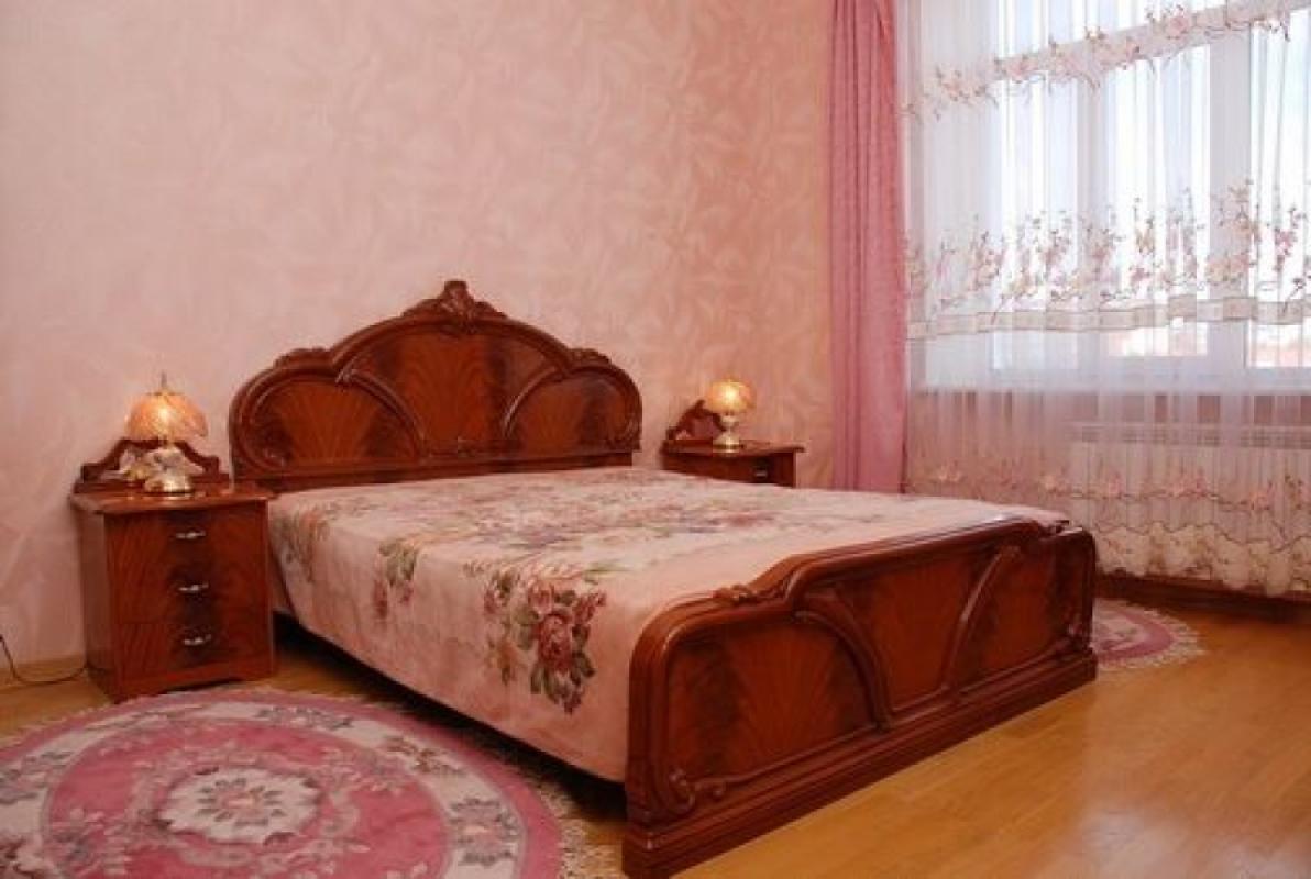 Long term rent 3 bedroom-(s) apartment Antonovycha Street (Horkoho Street) 4/6