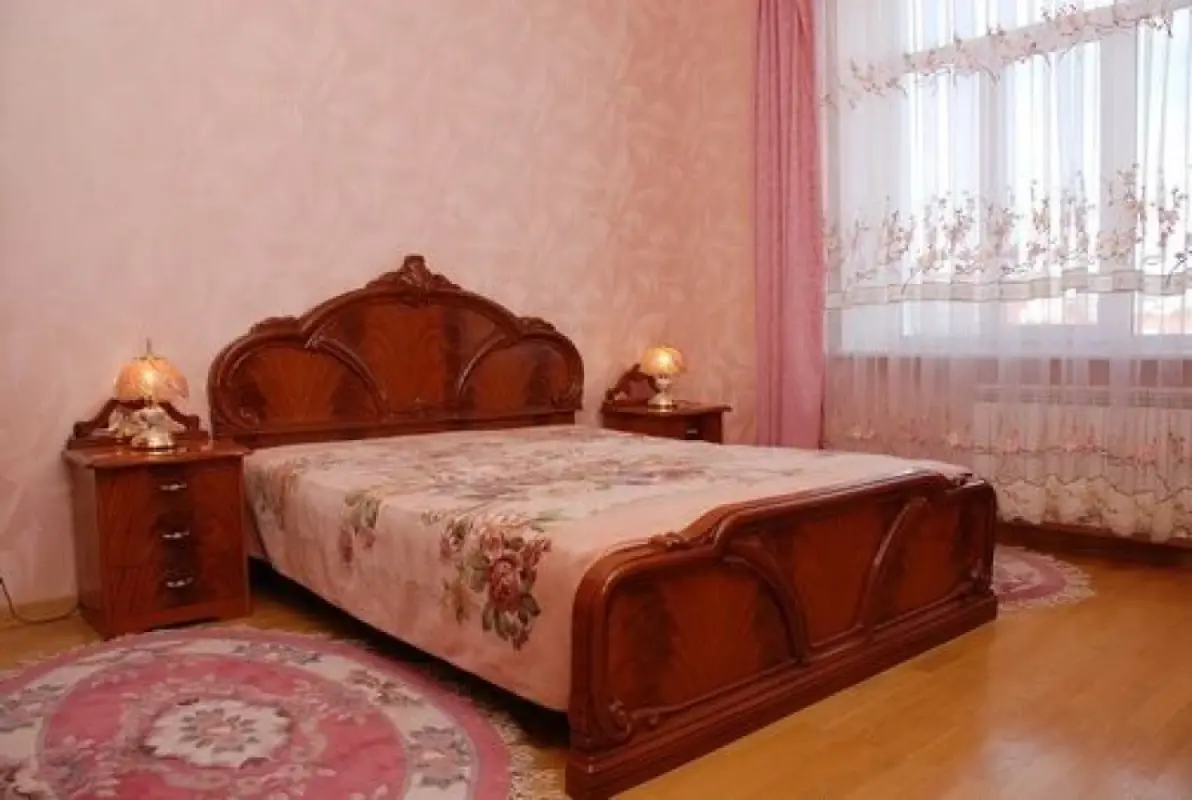 Apartment for rent - Antonovycha Street 4/6