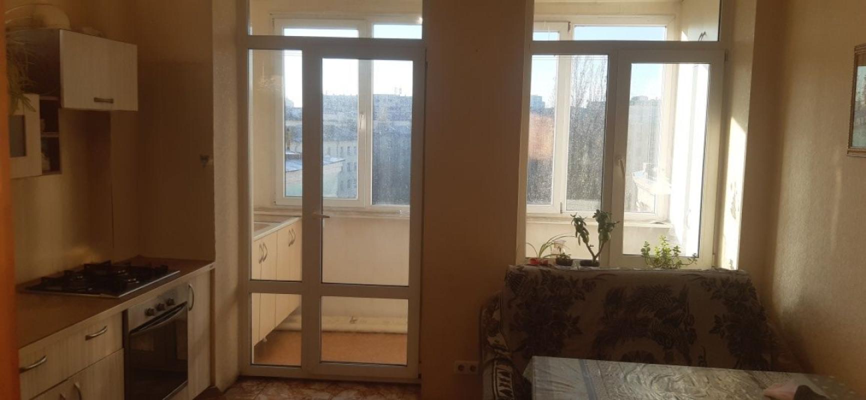 Long term rent 3 bedroom-(s) apartment Antonovycha Street (Horkoho Street) 4/6