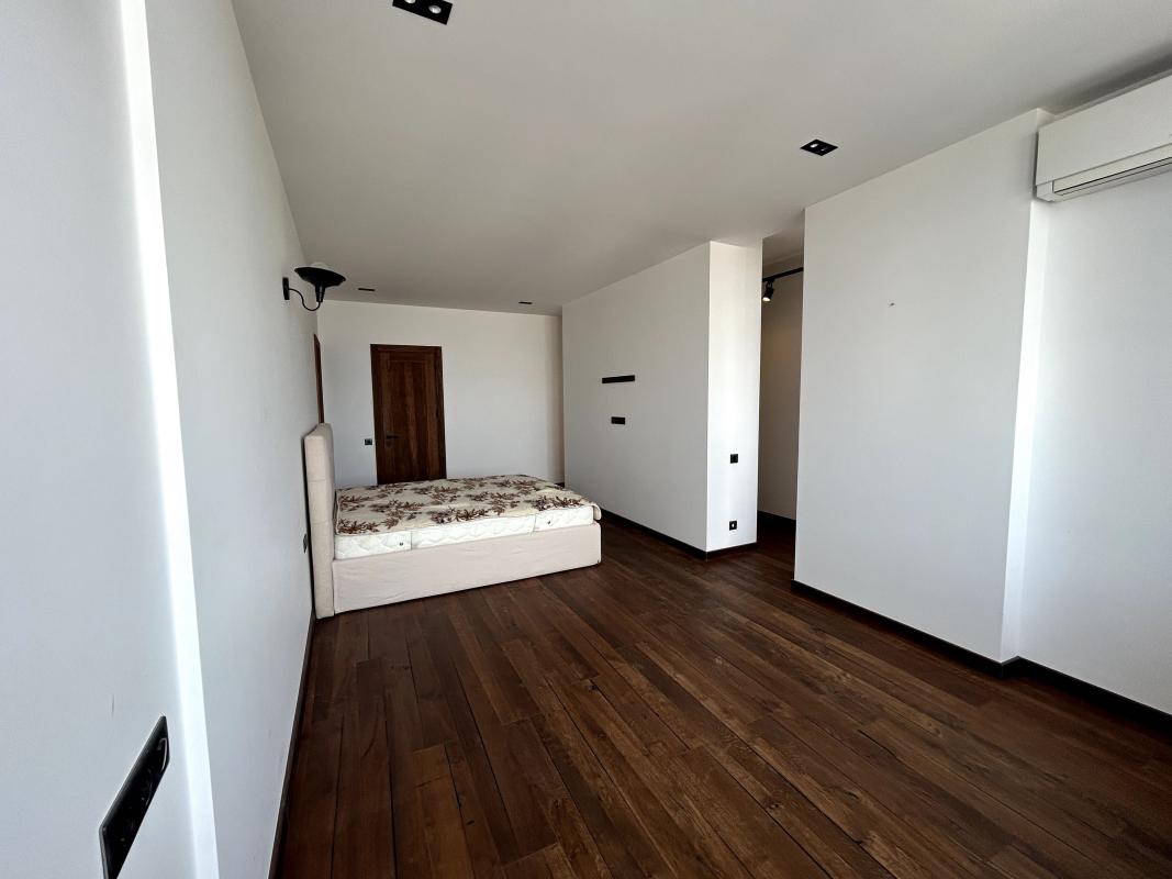 Long term rent 3 bedroom-(s) apartment Hlybochytska Street 32б