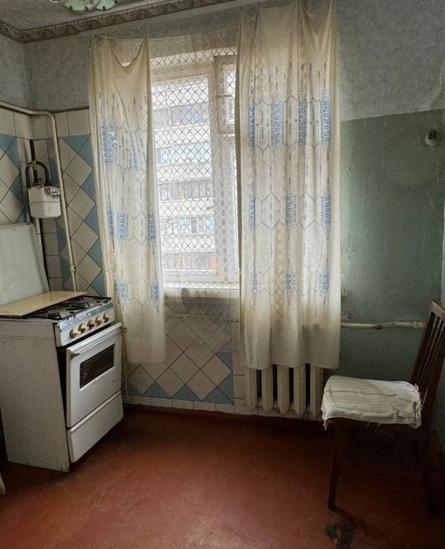 Sale 3 bedroom-(s) apartment 60 sq. m., Zhasminovyi Boulevard (Petra Slynka Street) 5
