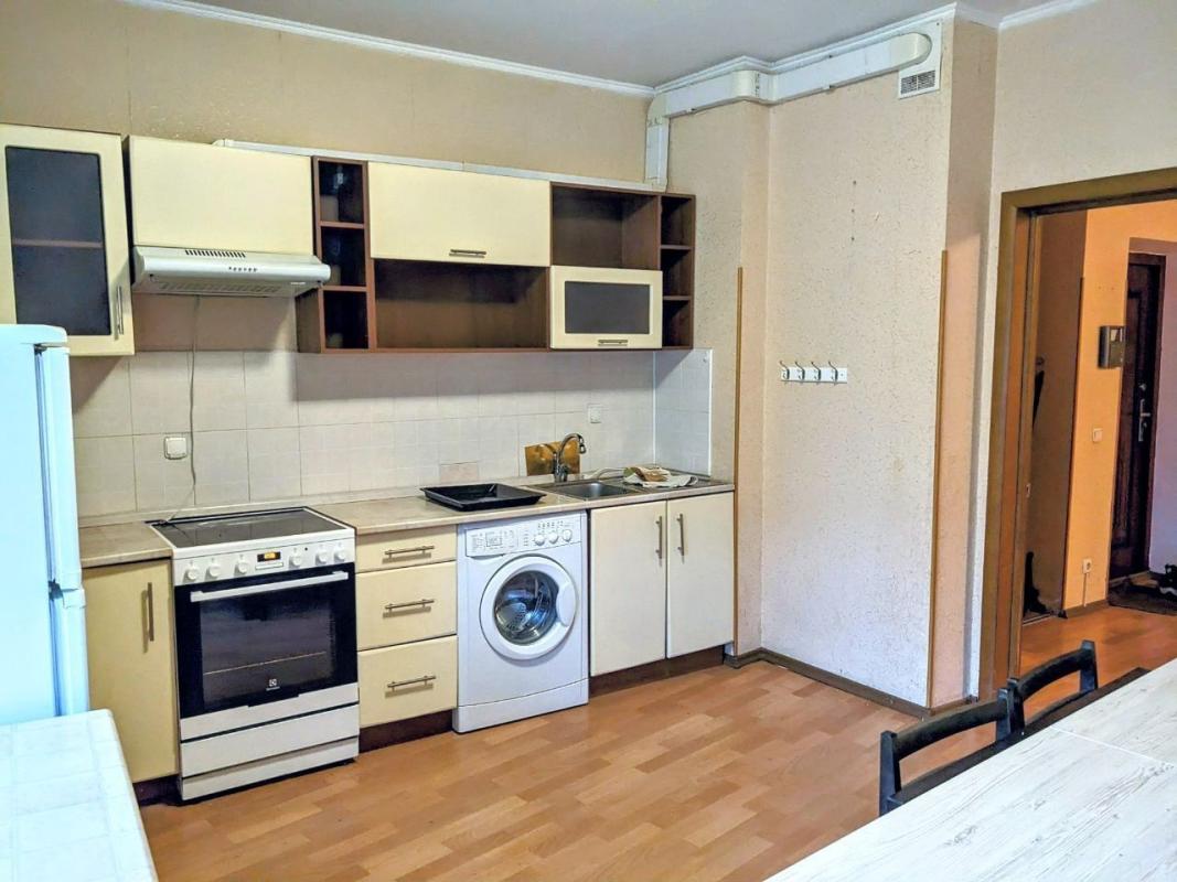 Long term rent 3 bedroom-(s) apartment Dniprovska Embarkment 19А