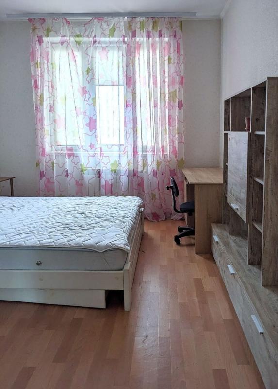 Long term rent 3 bedroom-(s) apartment Dniprovska Embarkment 19А