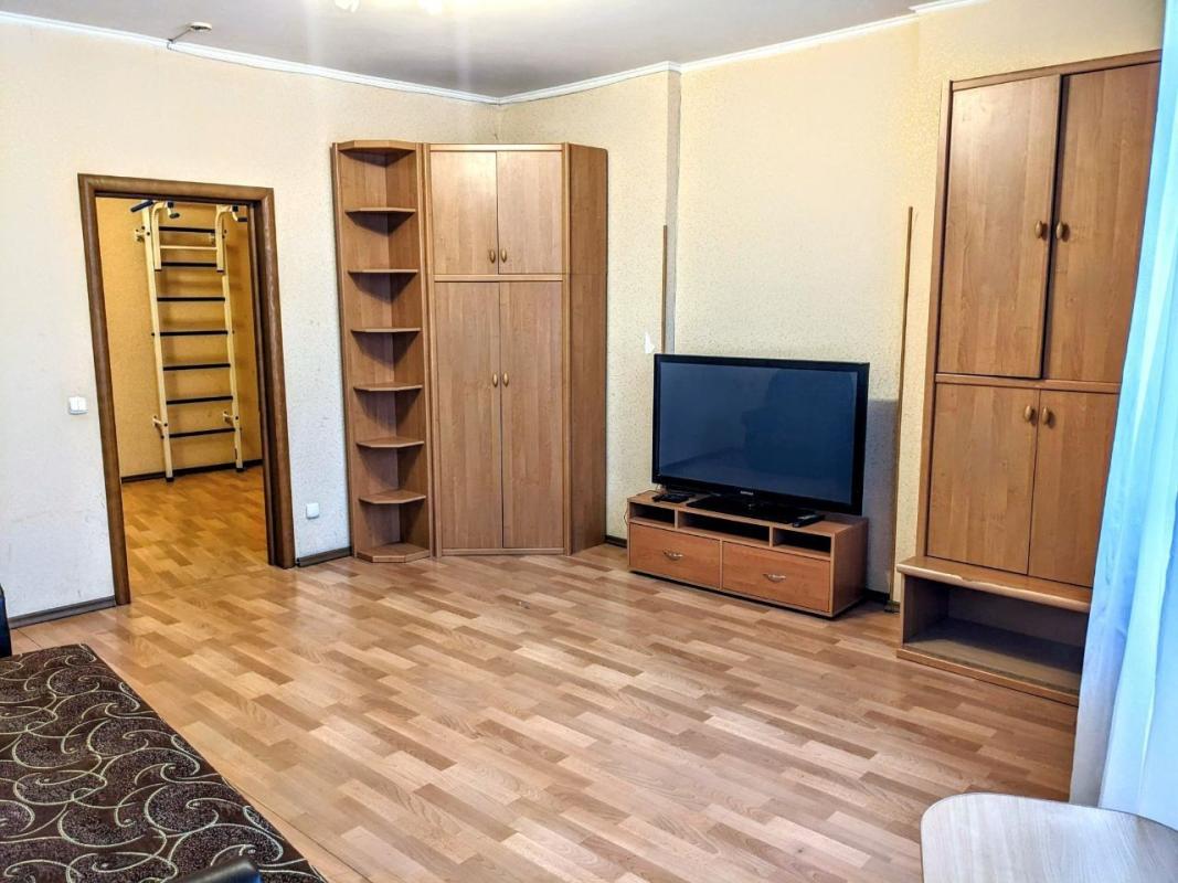 Довгострокова оренда 3 кімнатної квартири Дніпровська набережна 19А