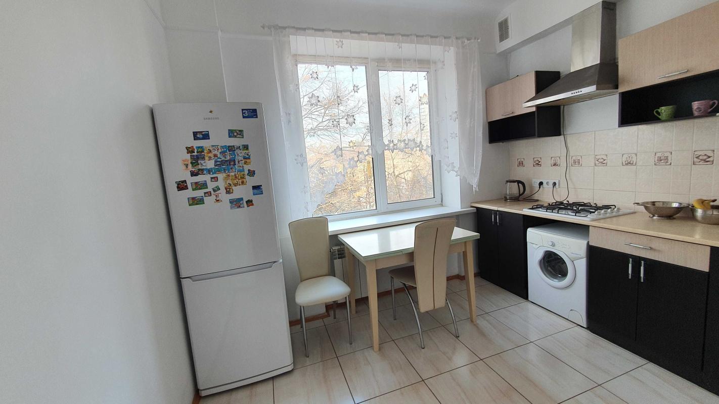 Sale 3 bedroom-(s) apartment 67 sq. m., Pecherskyi Descent 19