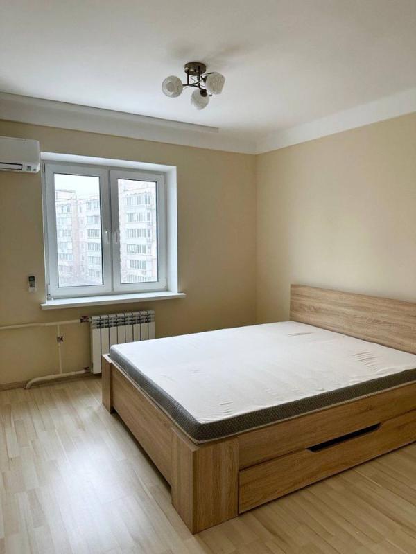 Продаж 3 кімнатної квартири 74 кв. м, Віктора Ярмоли вул. 32-38