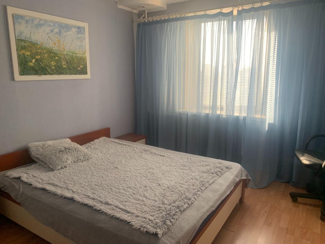 Long term rent 2 bedroom-(s) apartment Viacheslava Chornovola Street 14