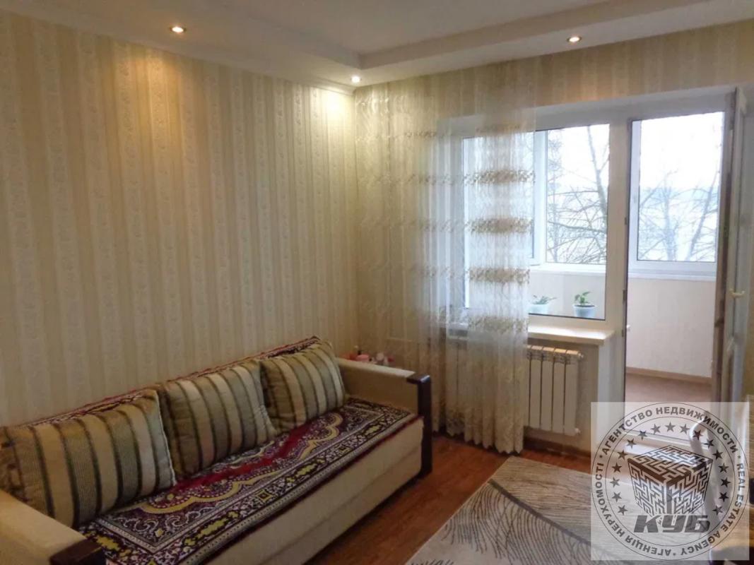 Продаж 3 кімнатної квартири 77 кв. м, Миколи Ушакова вул. 16