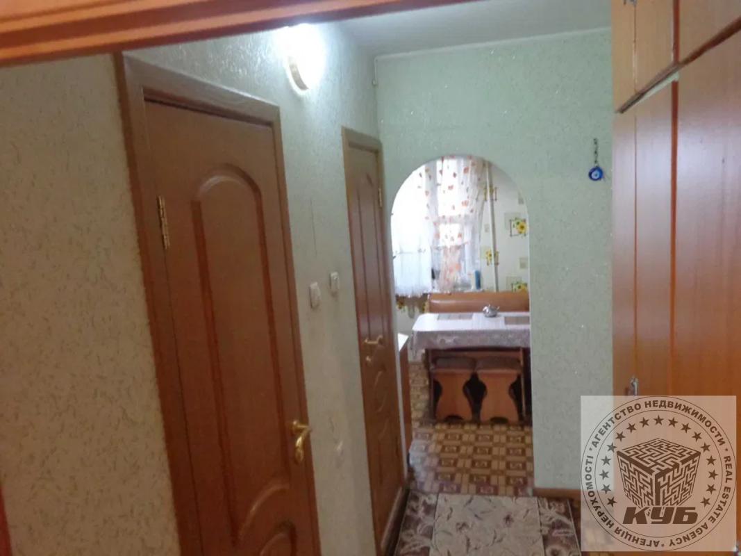 Продаж 3 кімнатної квартири 77 кв. м, Миколи Ушакова вул. 16