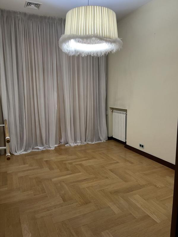 Long term rent 4 bedroom-(s) apartment Shovkovychna Street 22