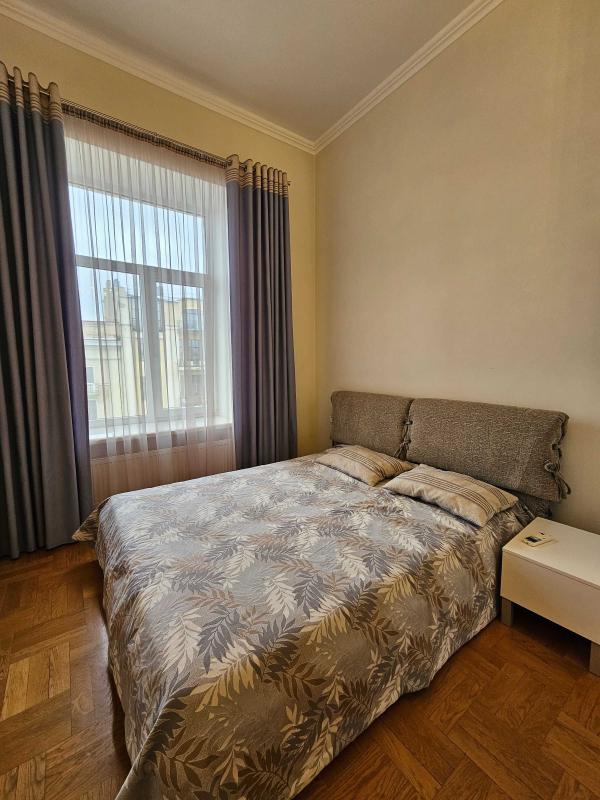 Long term rent 4 bedroom-(s) apartment Velyka Vasylkivska Street (Chervonoarmiiska Street;Krasnoarmeyskaya Street) 26