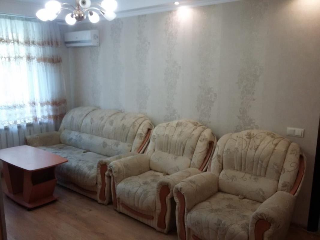 Long term rent 3 bedroom-(s) apartment Mykoly Mikhnovskoho Boulevard (Druzhby Narodiv Boulevard) 27
