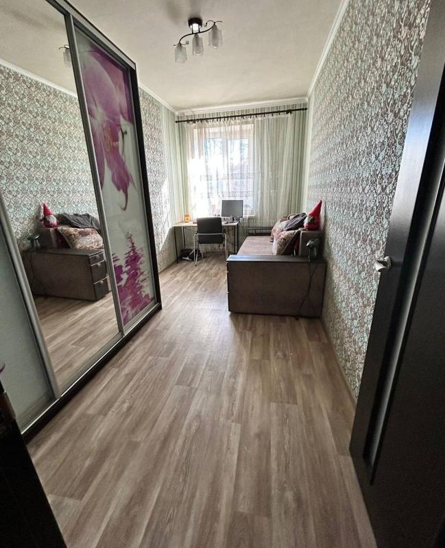 Sale 3 bedroom-(s) apartment 58 sq. m., Oleksandrivskyi Avenue (Kosiora Avenue) 126