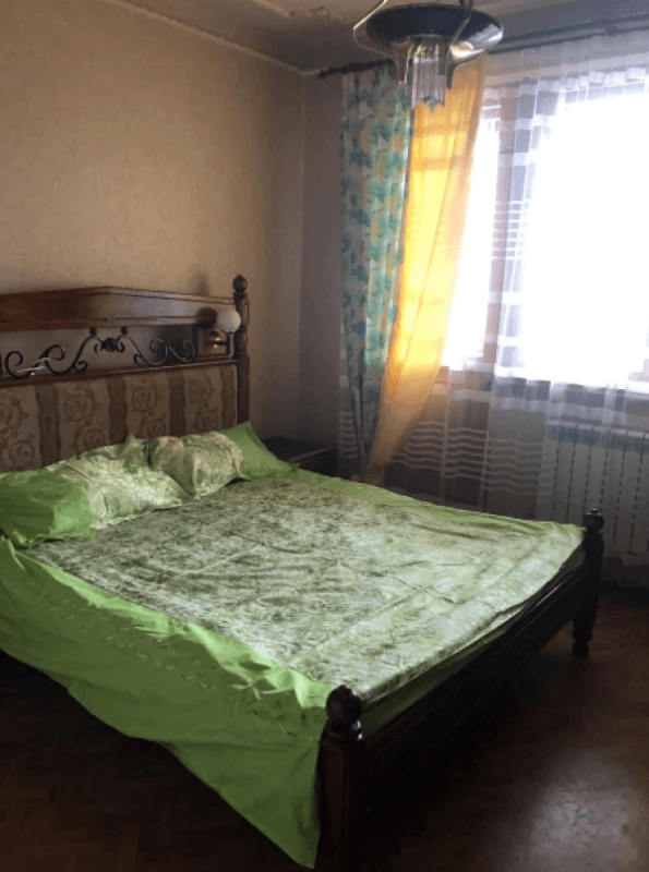 Long term rent 3 bedroom-(s) apartment Hvardiytsiv-Shyronintsiv Street 47