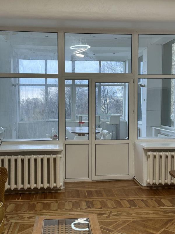 Long term rent 3 bedroom-(s) apartment Velyka Zhytomyrska Street 8б