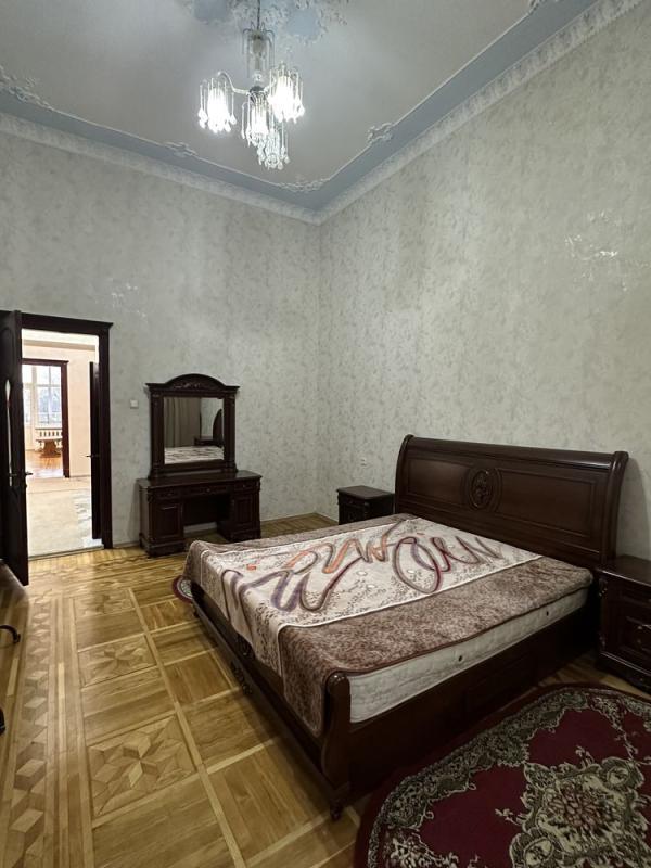 Долгосрочная аренда 3 комнатной квартиры Большая Житомирская ул. 8б