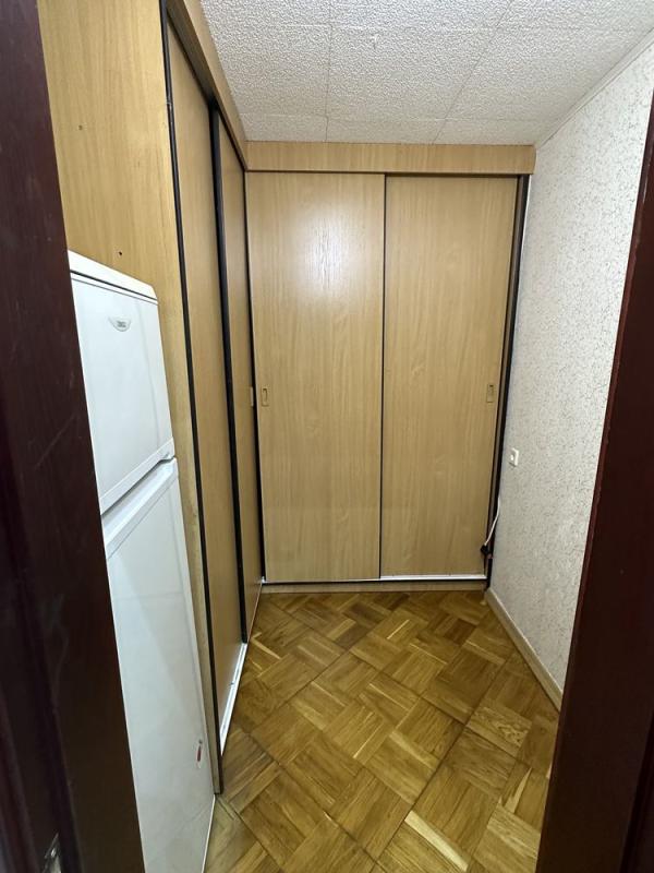 Long term rent 3 bedroom-(s) apartment Velyka Zhytomyrska Street 8б