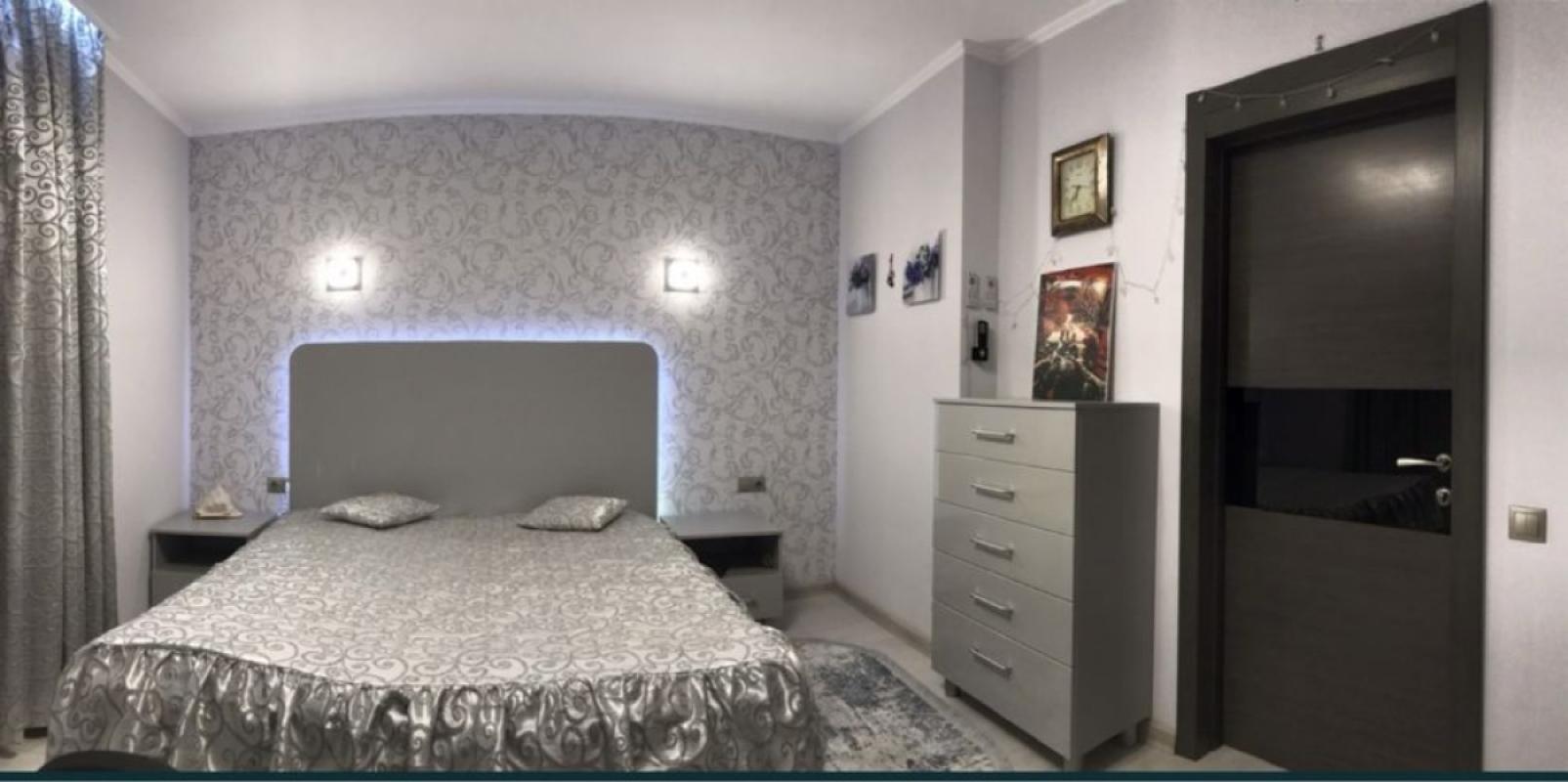 Продаж 3 кімнатної квартири 103 кв. м, Олени Пчілки вул. 8