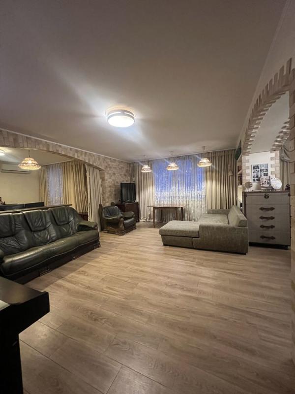Sale 4 bedroom-(s) apartment 144 sq. m., Kniazhyi Zaton Street 21