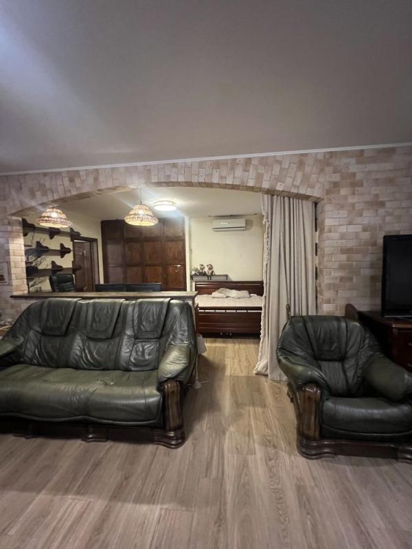 Продаж 4 кімнатної квартири 144 кв. м, Княжий Затон вул. 21
