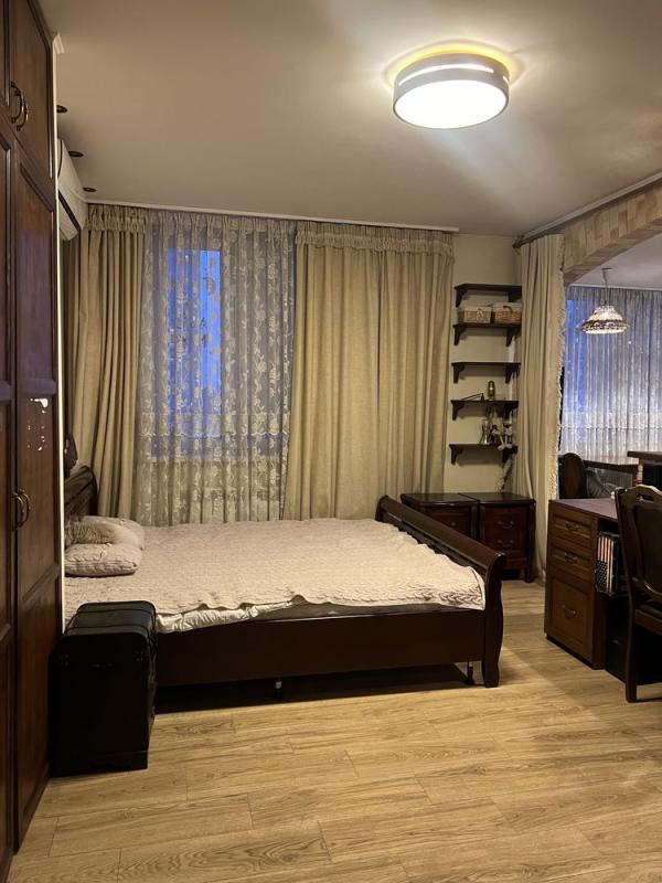 Sale 4 bedroom-(s) apartment 144 sq. m., Kniazhyi Zaton Street 21