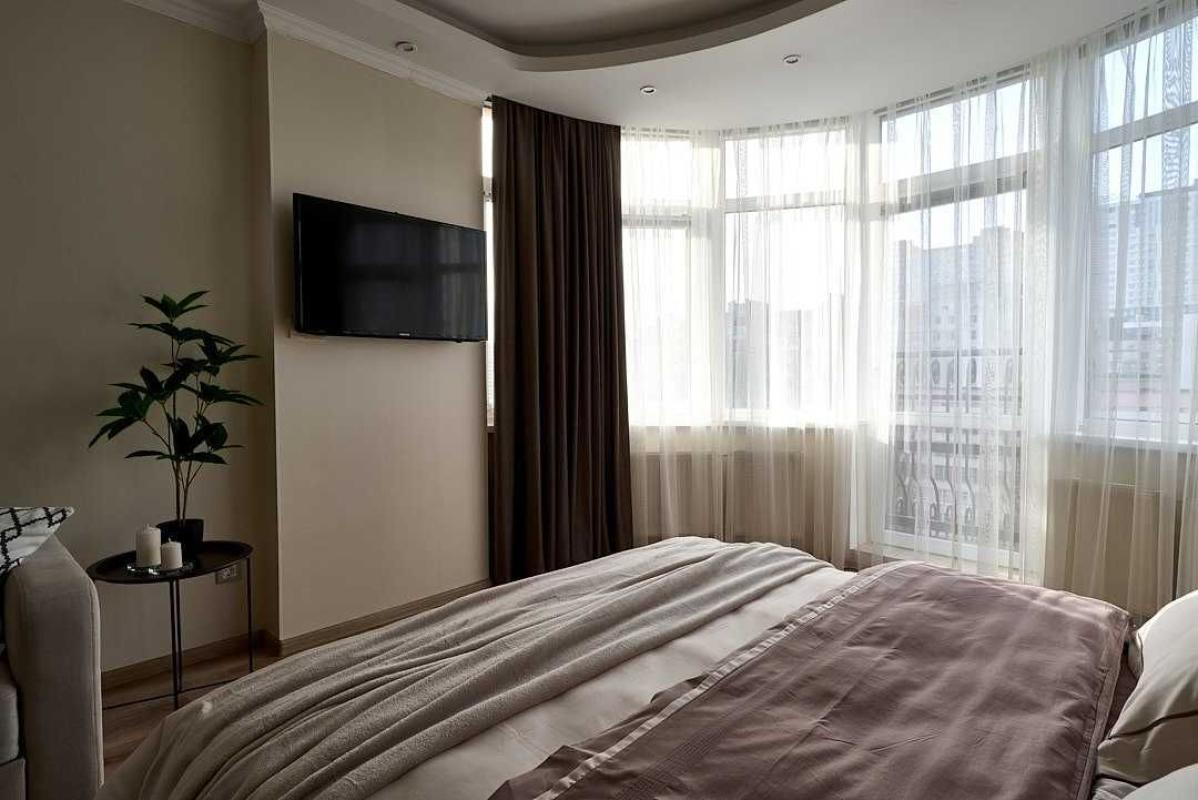 Sale 1 bedroom-(s) apartment 42 sq. m., Viacheslava Chornovola Street 27