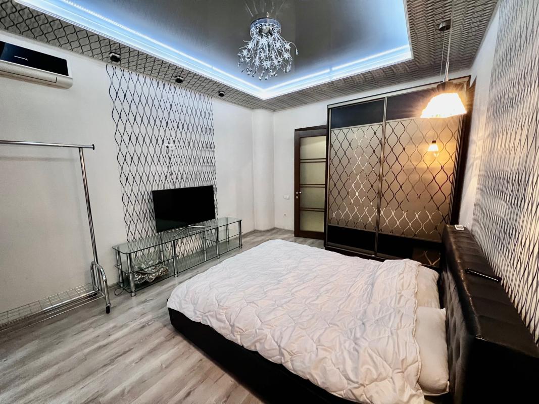 Long term rent 2 bedroom-(s) apartment Danylevskoho Street 38