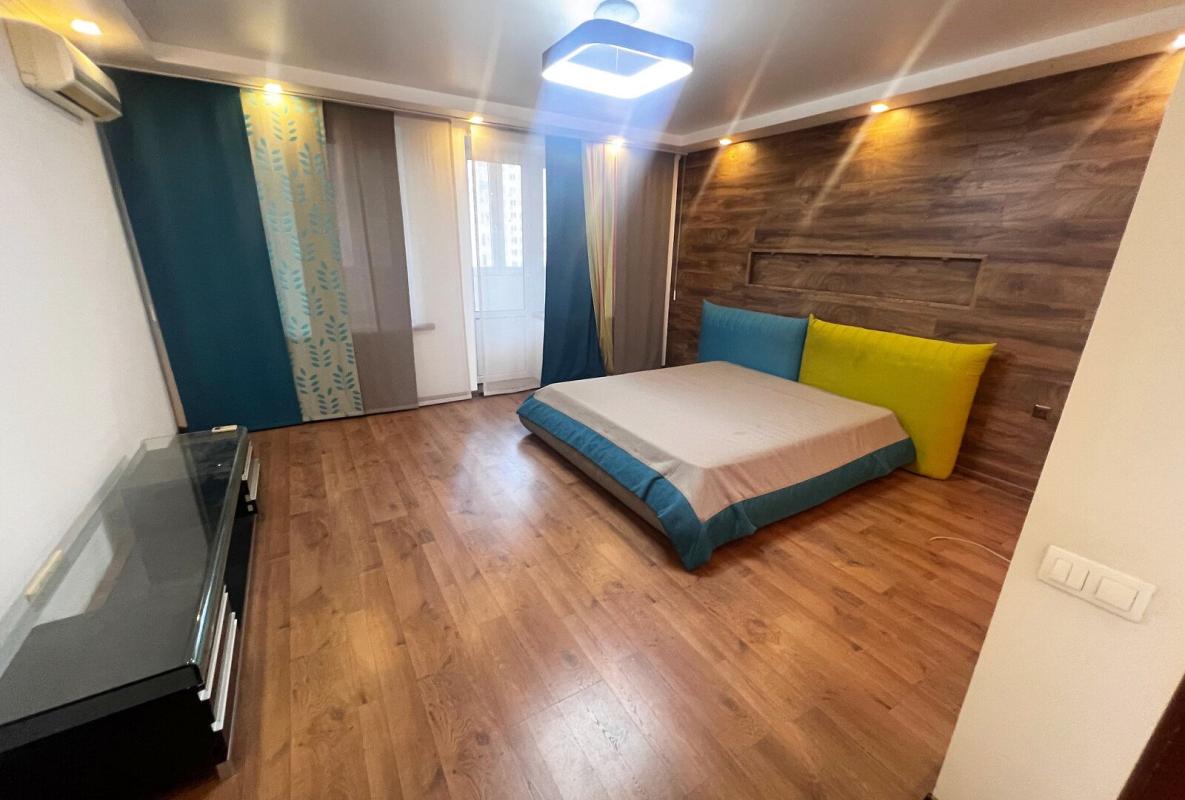 Sale 2 bedroom-(s) apartment 90 sq. m., Dragomanova Street 1а